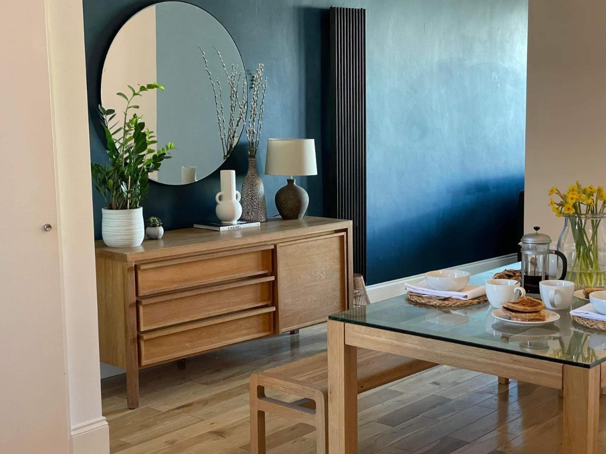 The Clock Tower Apartment - Spacious, Modern, 2 Bed Room Apartment , Southsea With Free Parking - Sleeps 4 Портцмаус Экстерьер фото