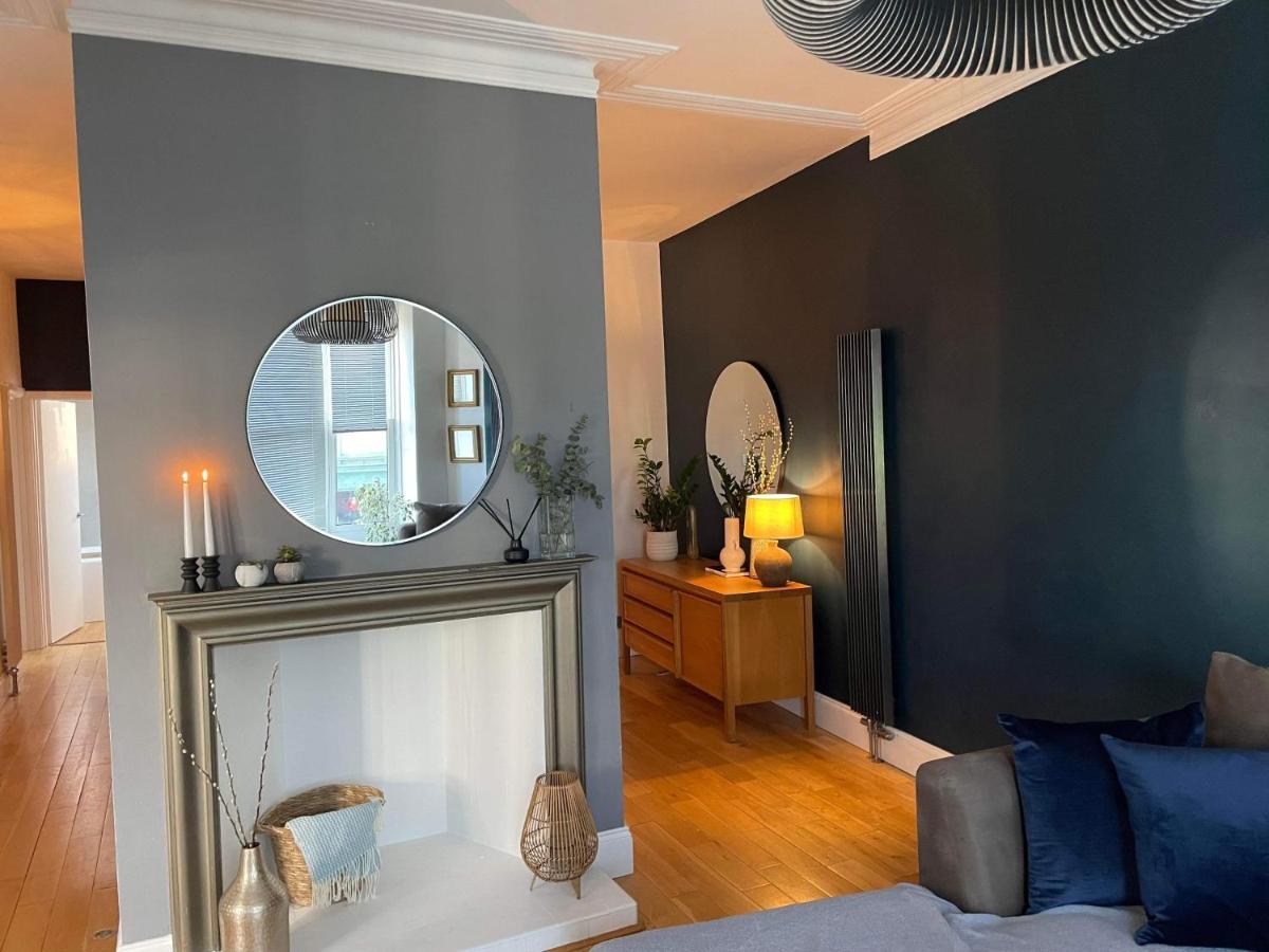 The Clock Tower Apartment - Spacious, Modern, 2 Bed Room Apartment , Southsea With Free Parking - Sleeps 4 Портцмаус Экстерьер фото