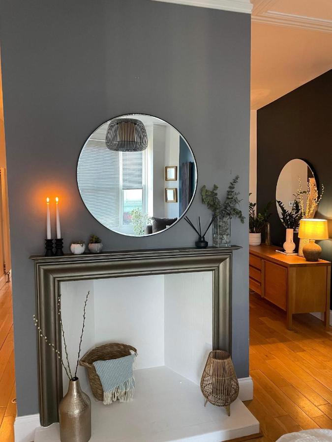 The Clock Tower Apartment - Spacious, Modern, 2 Bed Room Apartment , Southsea With Free Parking - Sleeps 4 Портцмаус Экстерьер фото